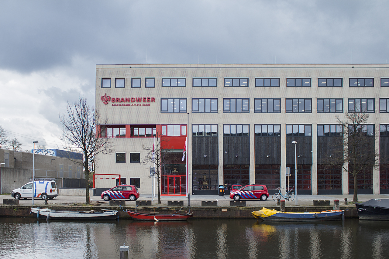 Brandwerende gordijnen in een brandweerkazerne, geleverd en gemonteerd door gordijnen.nl